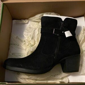 Brand new with tags and in box. Never been tried on. Size 8.5 black suede